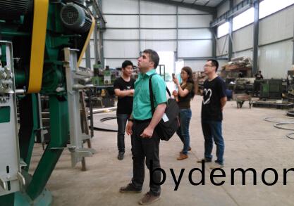 阿尔及利亚客户来博阳考察八嘴水泥包装机