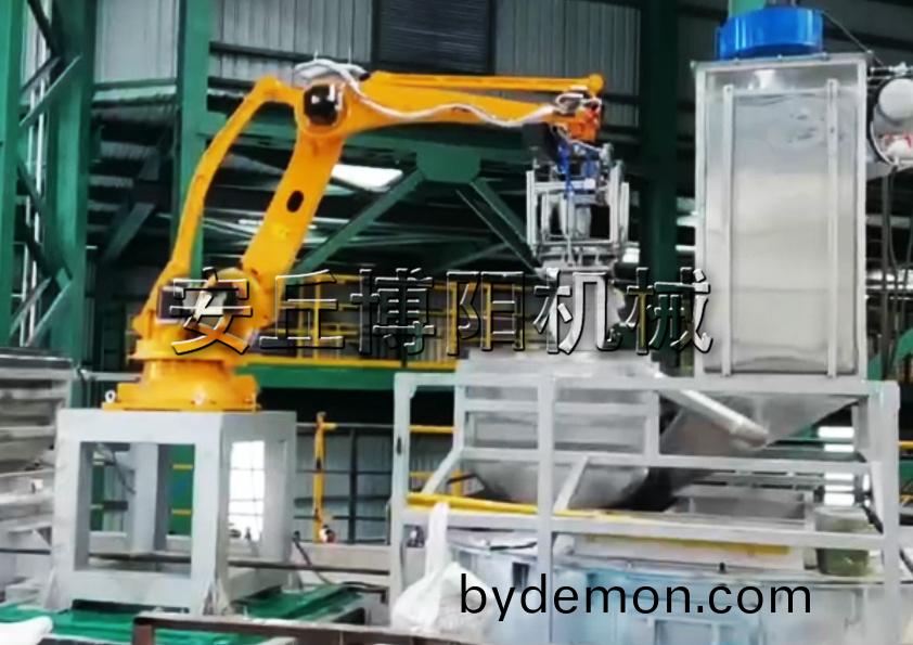 有机肥自动拆包机器人大大减低了企业的用工量