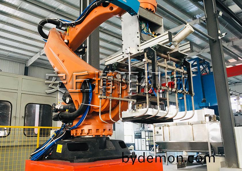 饲料机器人码垛机在行业生产中发挥了愈来愈重要作用