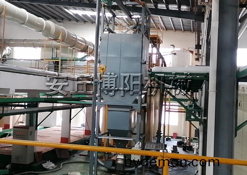 安琪博阳机械铁红粉吨袋破袋系统的工作原理