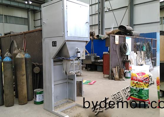 为什么化肥厂家选用自动定量包装机?