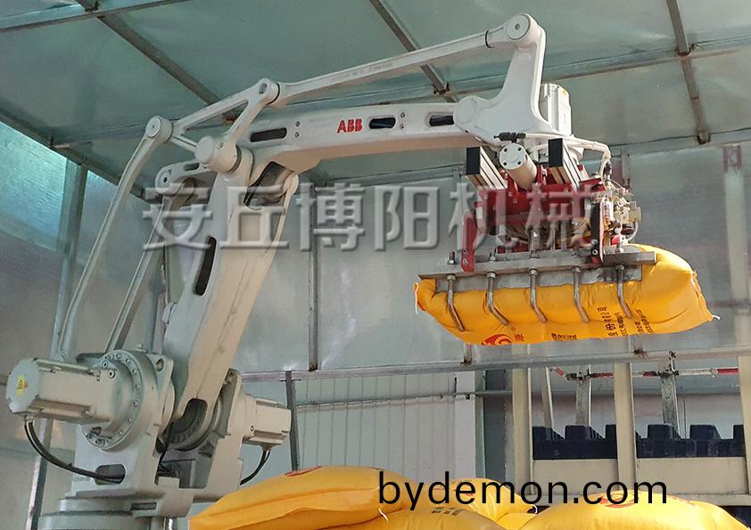 饲料自动码垛机器人的出现降低了生产和人工成本