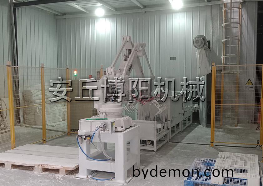 为什么越来越多的行业使用片碱全自动码垛机?