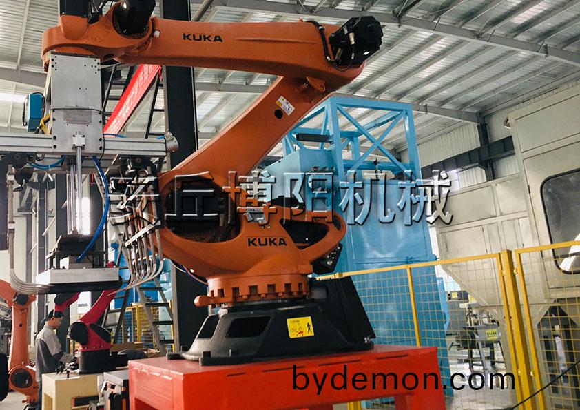 为什么越来越多的行业使用袋装肥料机器人码垛机?