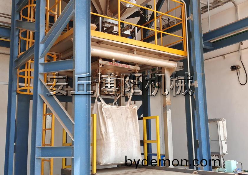 石墨粉吨袋包装机为什么得了广大用户的喜爱?