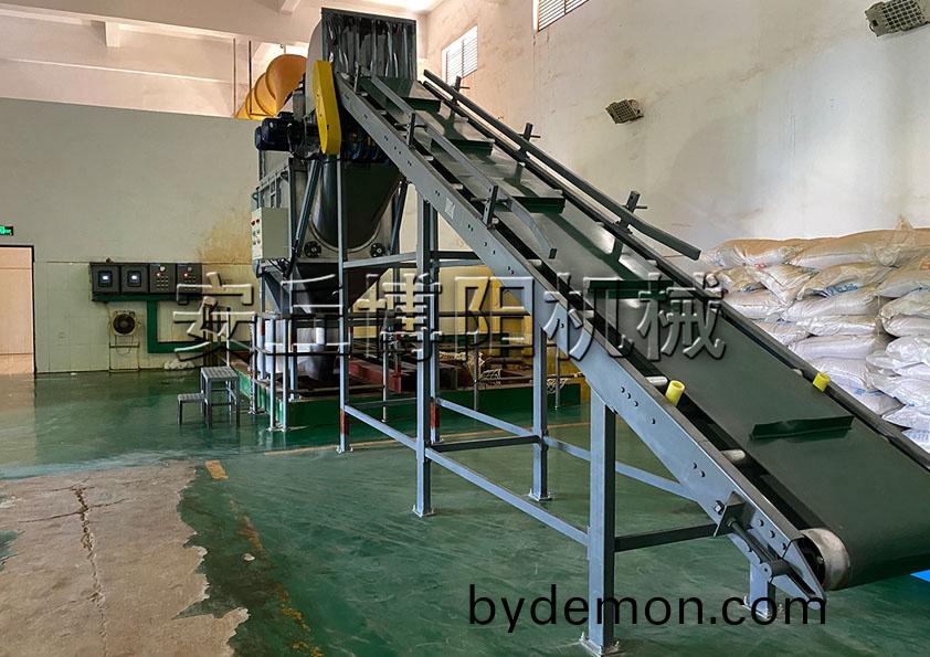 50kg三氯化铁自动拆袋机 无尘自动拆包机的使用优势