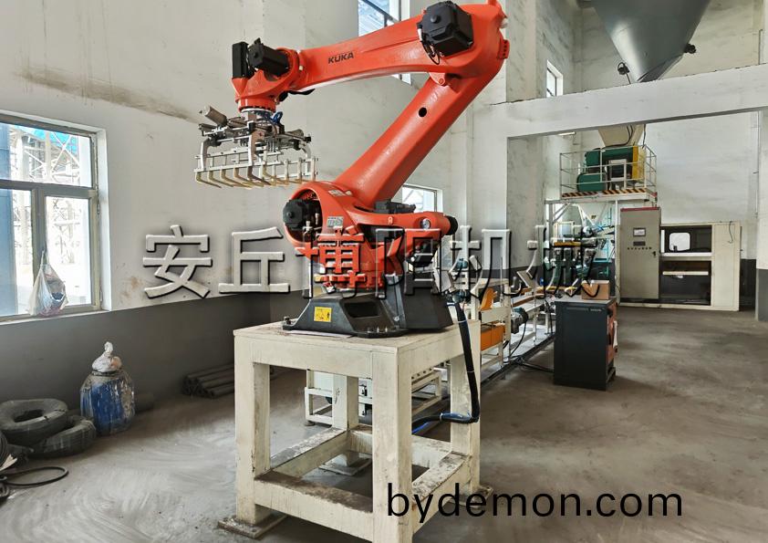 碳酸氢铵全自动包装机配套自动码垛机械手的工作流程