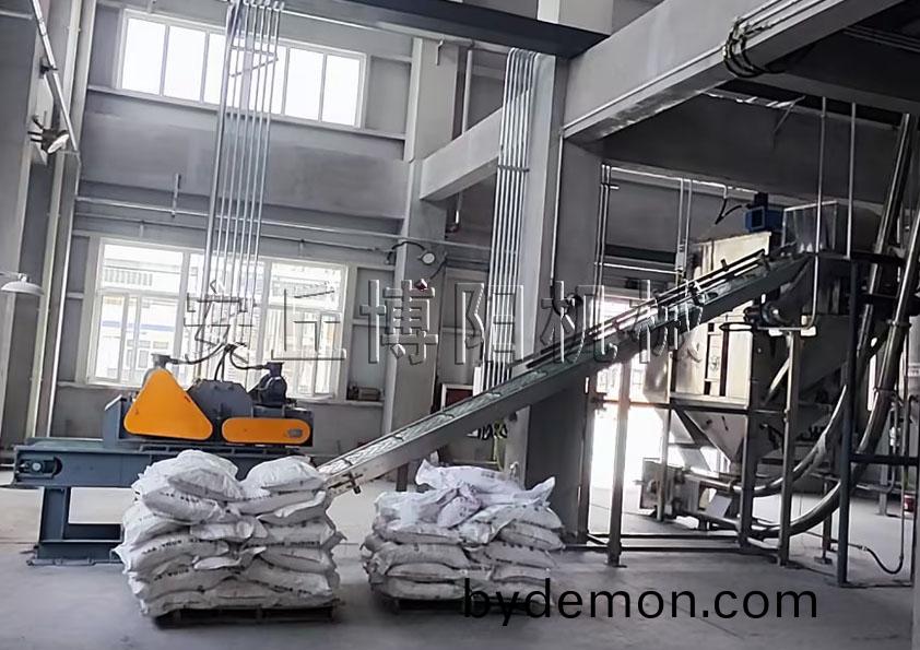 你知道纯碱自动拆包机是怎样工作的吗?