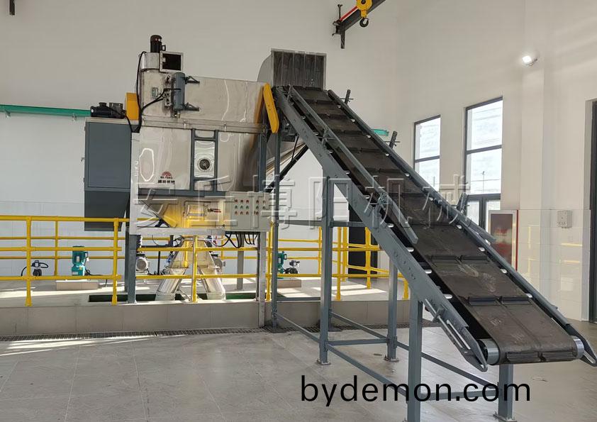 水泥自动拆包机在现代工业生产中展现出多方面的优势